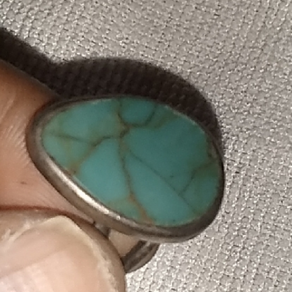 Turquoise Silver Women's Ring 💍 & I AVE A COLLECTION OF THESE TYPE OF ITEMS.